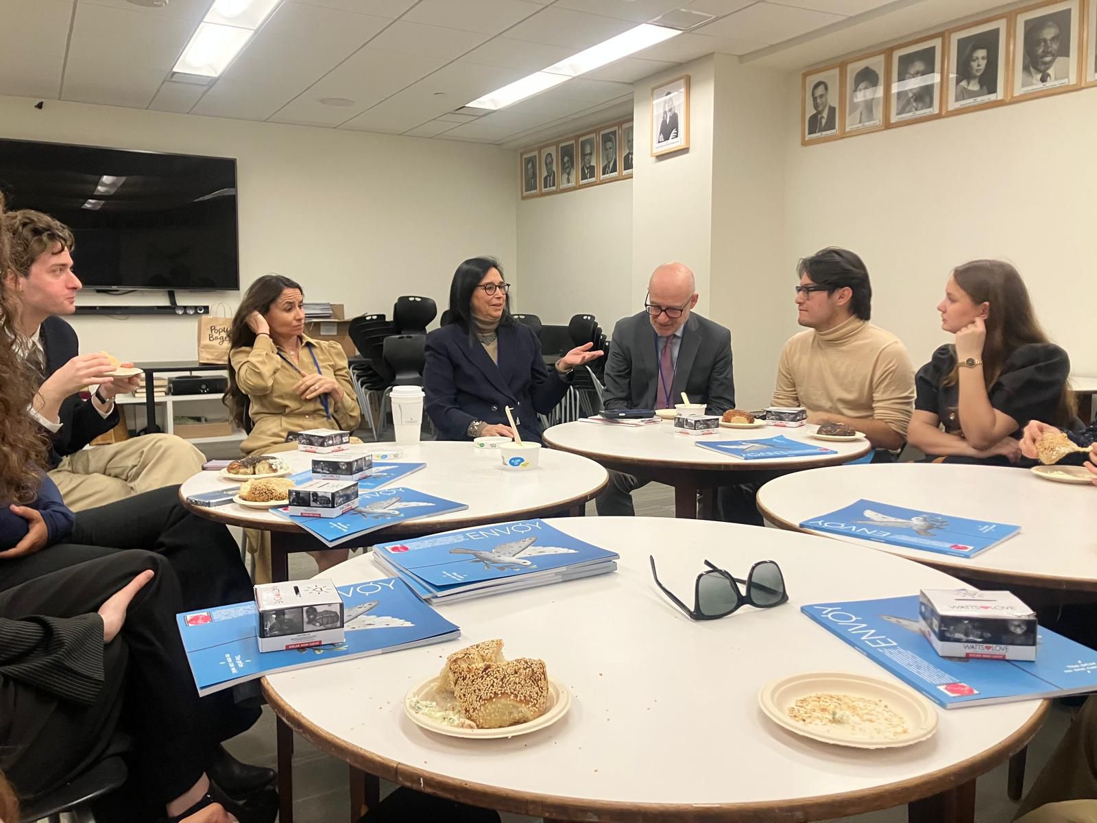 Students in conversation with UN journalists inside the UNCA press room